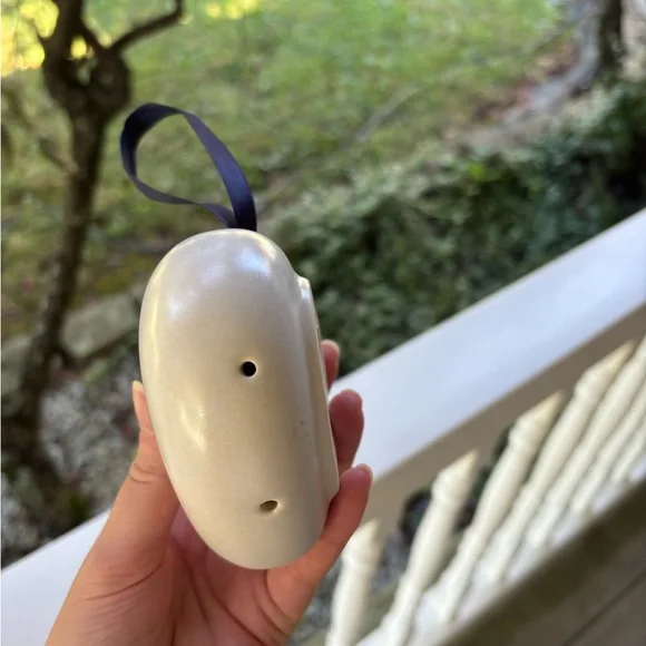 Vintage Blue and White Heart Shaped Ceramic Potpourri Diffuser - Picture 4 of 4